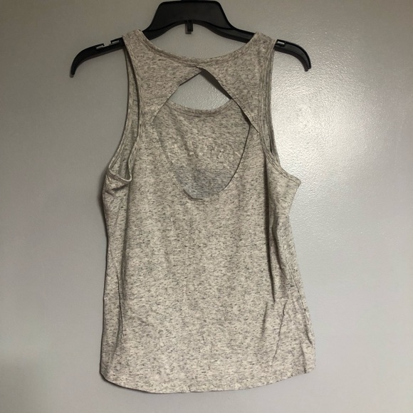 XS pink workout top with open back 💕 - Picture 4 of 4